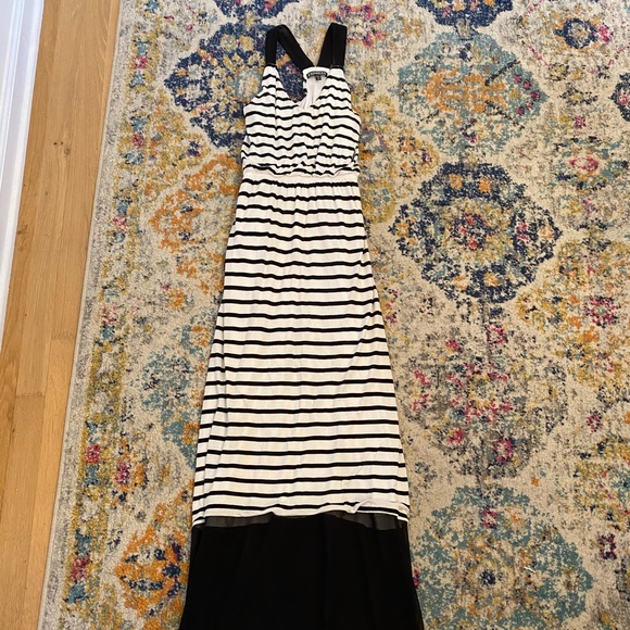 Express Maxi Dress! - Picture 4 of 5